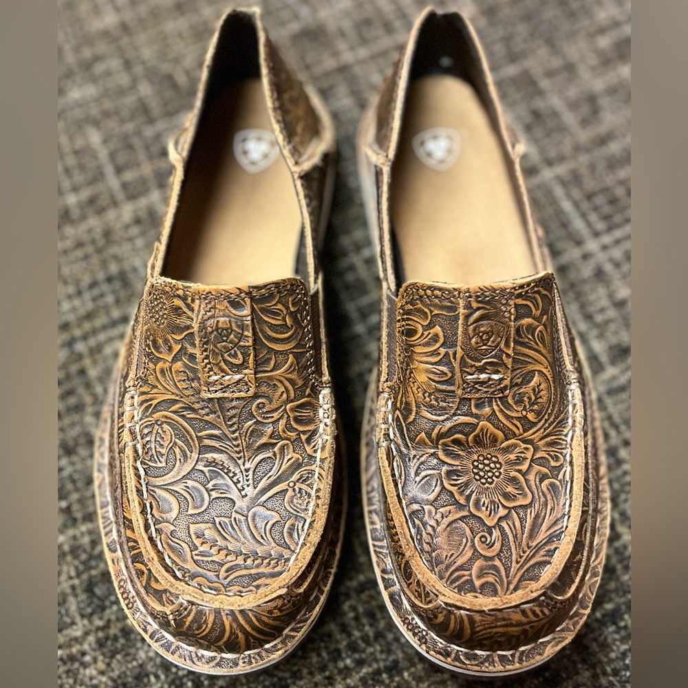 Women’s Ariat Cruizers Size 7.5